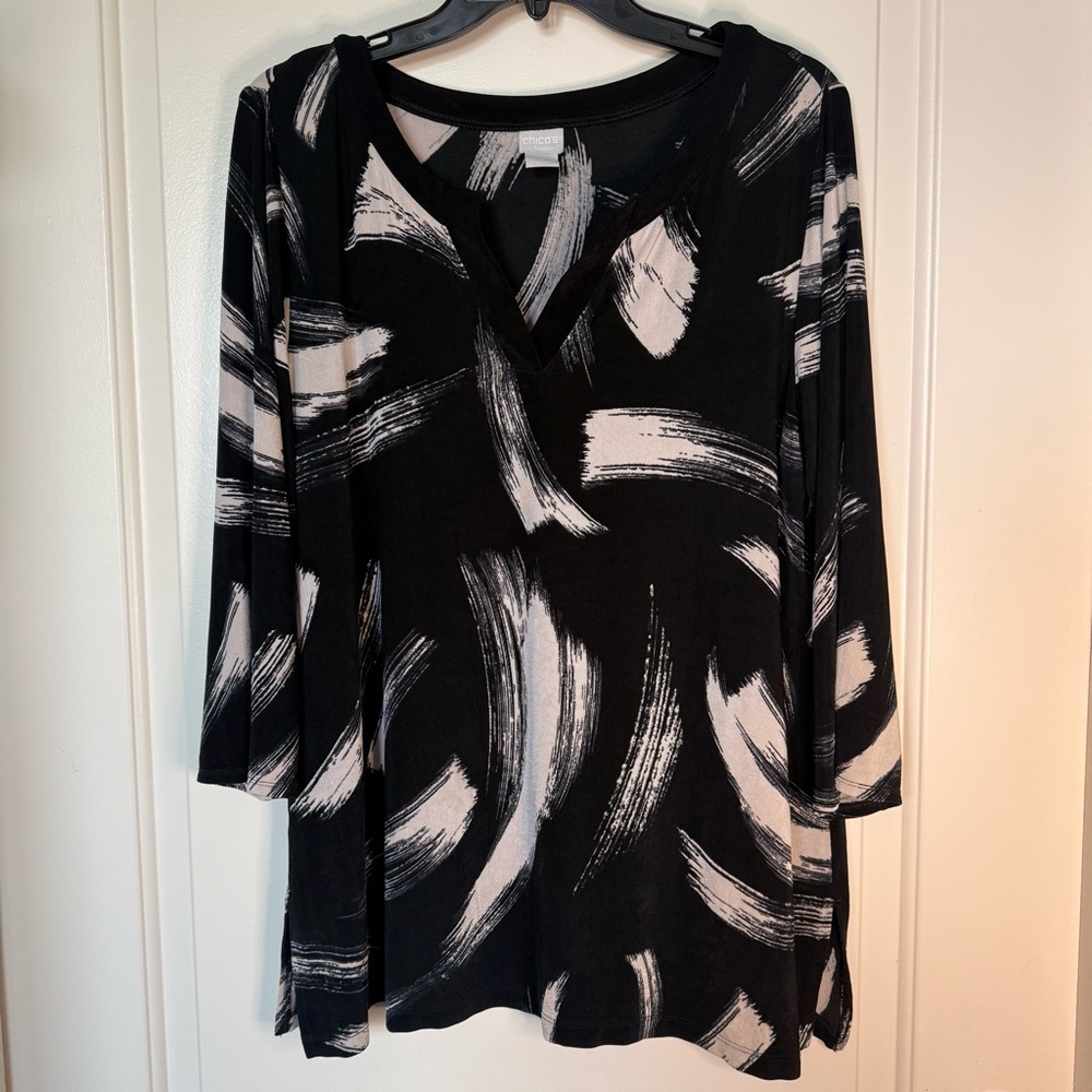 Chico's Travelers Black and White Graphic Blouse 3/4 sleeve, resort, travel